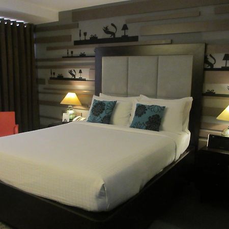 The Theodore Hotel Тагайтай Экстерьер фото
