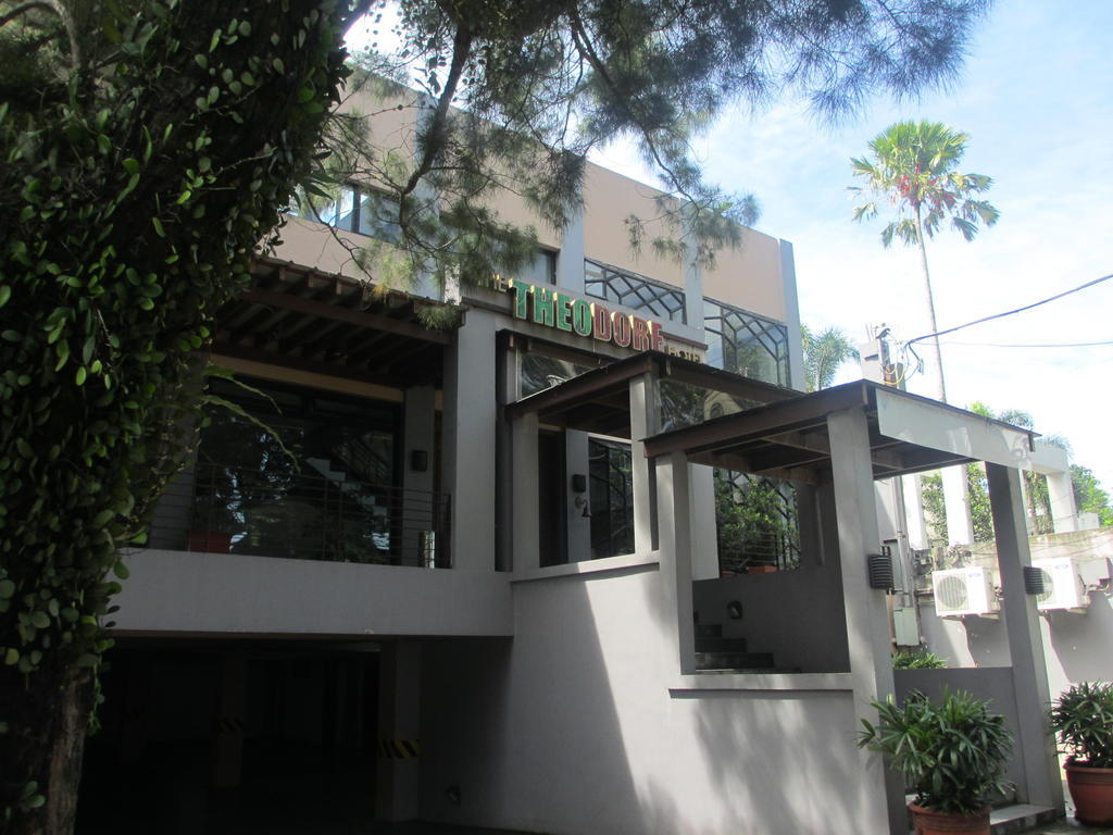 The Theodore Hotel Тагайтай Экстерьер фото