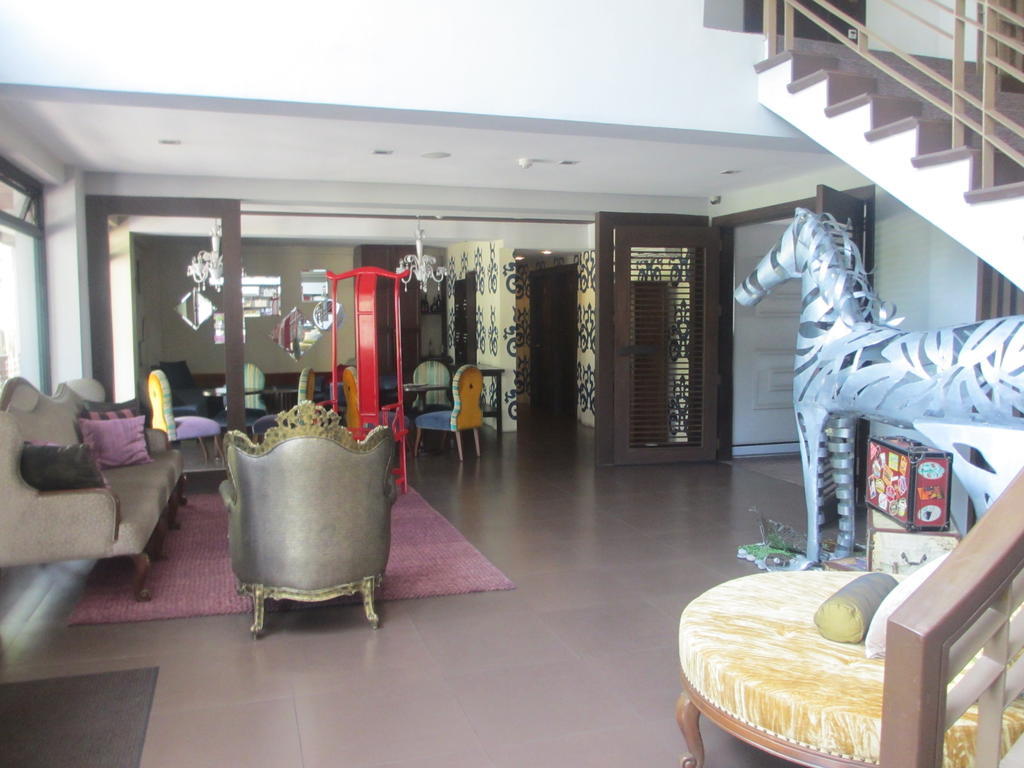 The Theodore Hotel Тагайтай Экстерьер фото