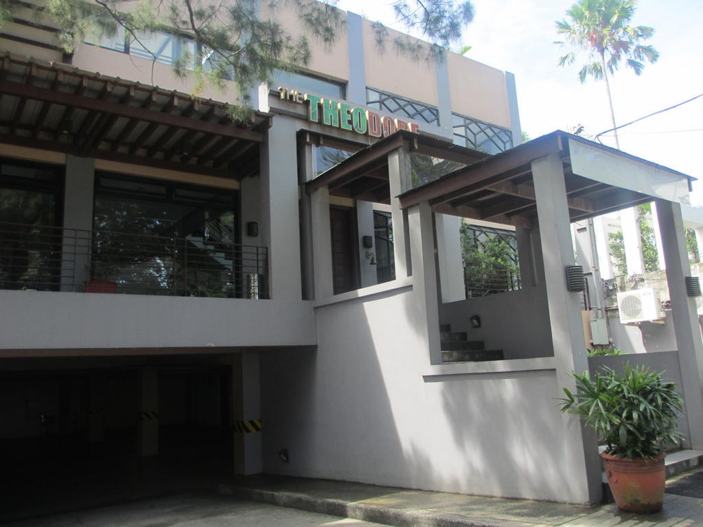 The Theodore Hotel Тагайтай Экстерьер фото