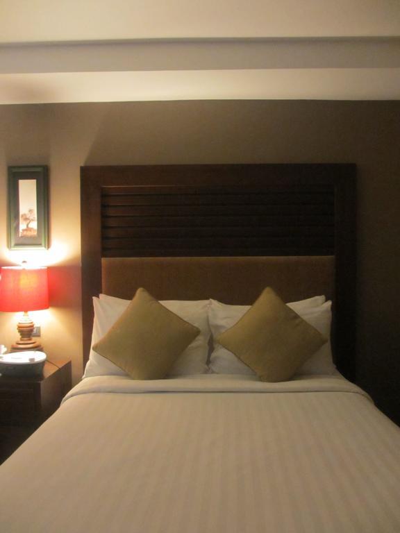 The Theodore Hotel Тагайтай Экстерьер фото