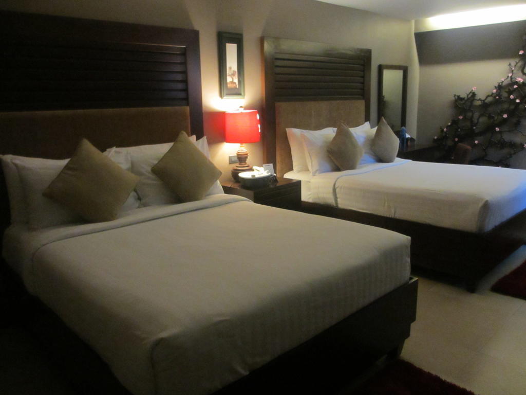 The Theodore Hotel Тагайтай Экстерьер фото