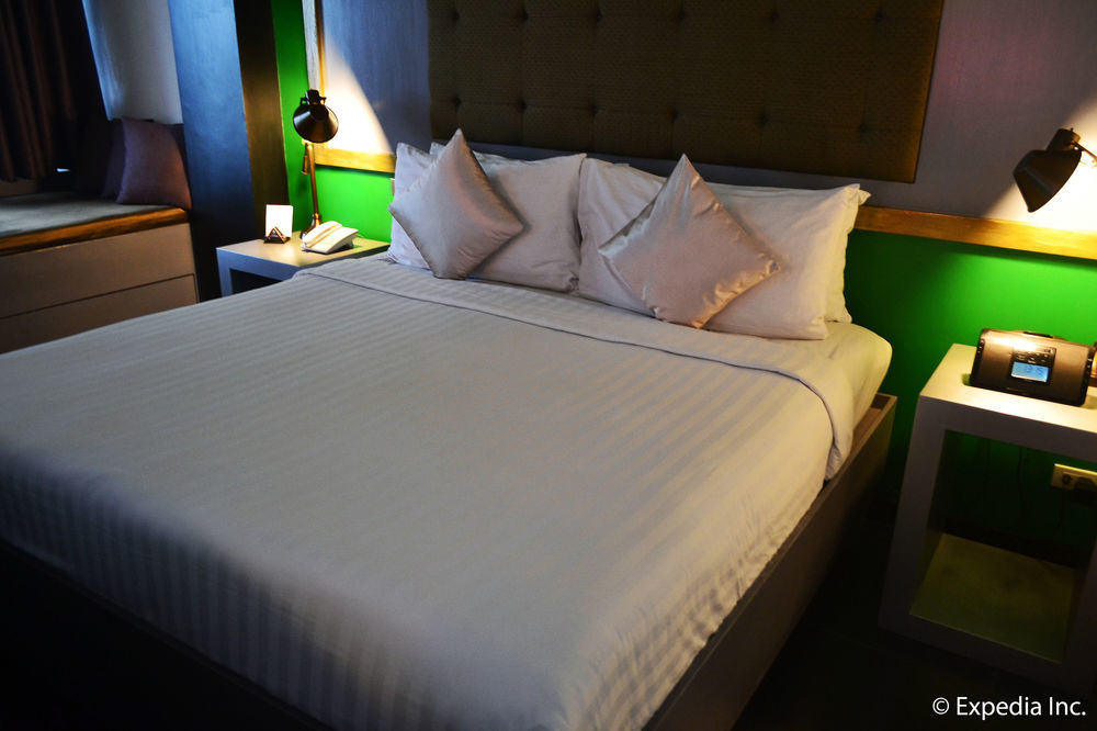 The Theodore Hotel Тагайтай Экстерьер фото