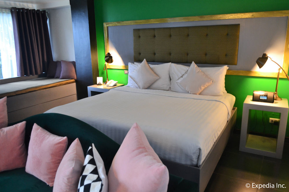 The Theodore Hotel Тагайтай Экстерьер фото